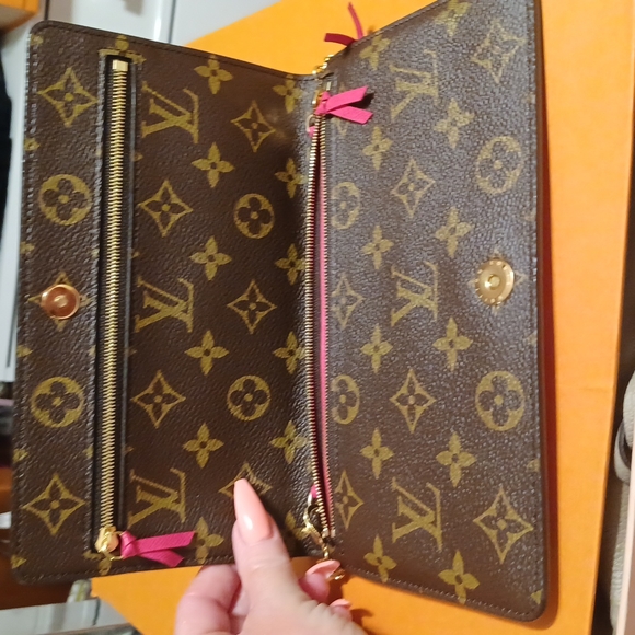 Louis vuttion crossbody - Picture 9 of 9